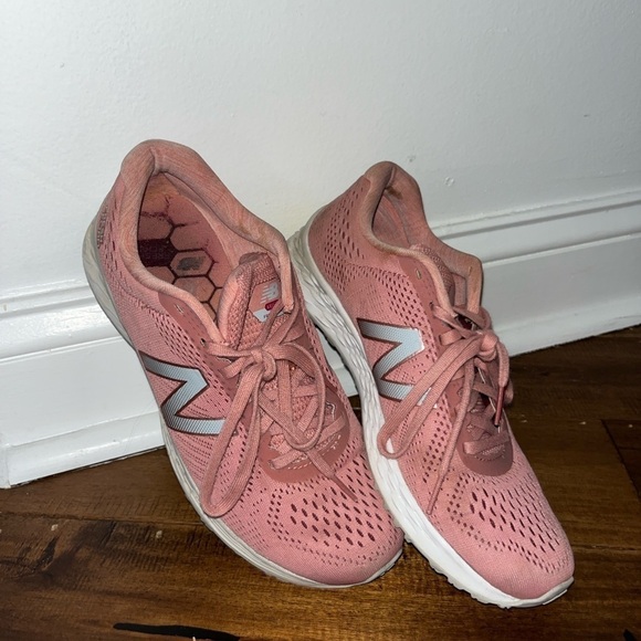 NEW BALANCE Arishi Fresh Foam Women US 8 Running Training Pink Shoes - Picture 5 of 10